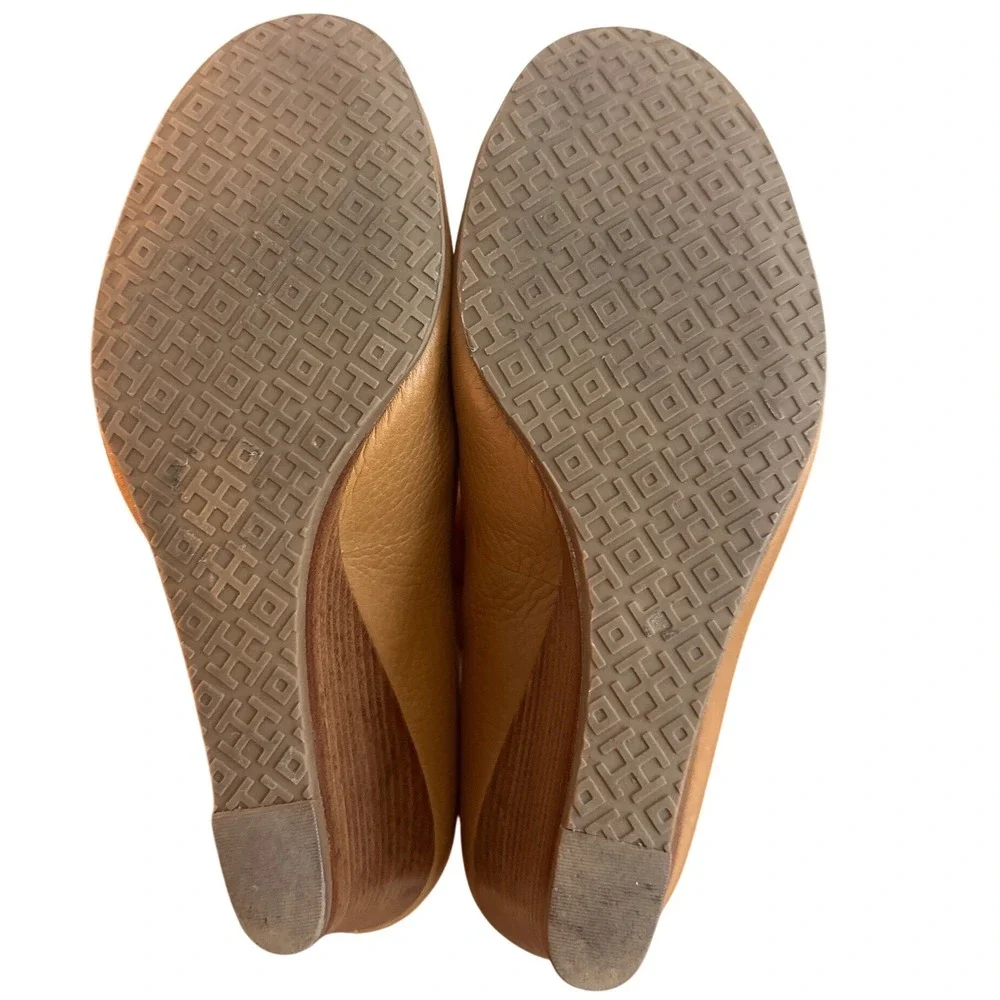 Tory Burch Sally 2 Wedge Pumps Tan Brown Leather Gold Logo Size 7